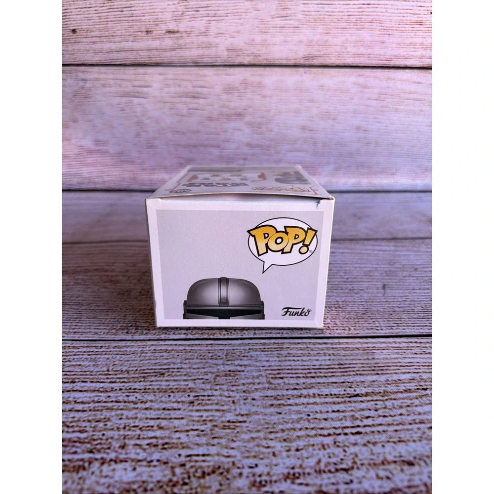Funko Pop Star Wars The Mandalorian with The Child 402 Vinyl Figure New